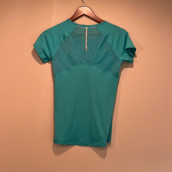 New Balance Teal T-shirt in S - Picture 3 of 3